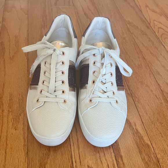 Michael Kors tennis shoes. Adorable to throw on with leggings or jeans! - Picture 4 of 4